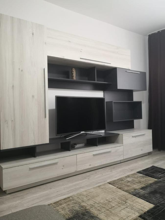Apartament Cu Doua Camere Targu Jiu Exterior photo