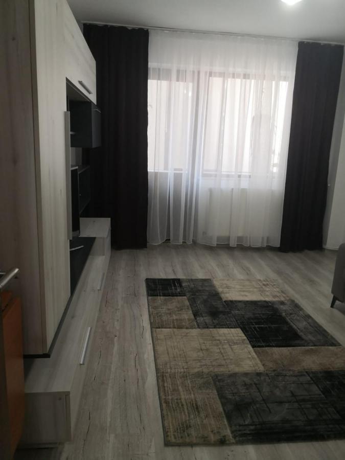 Apartament Cu Doua Camere Targu Jiu Exterior photo